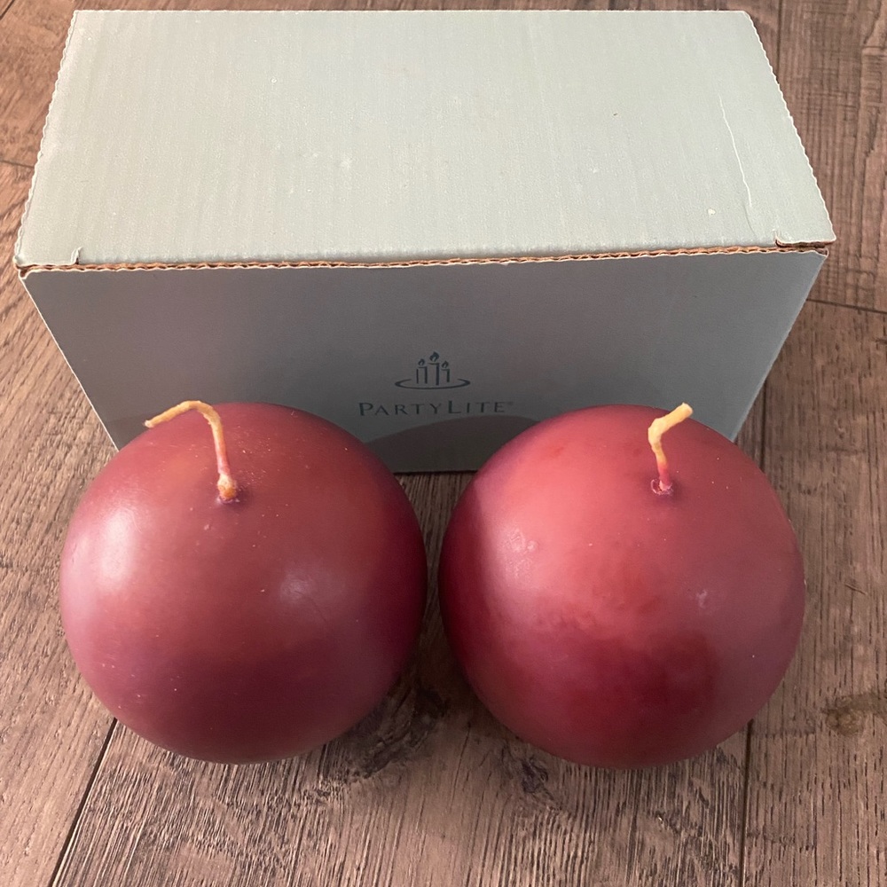 Partylite 3’ ball candle mulberry Q3629